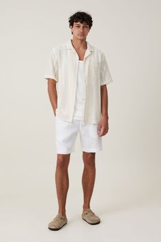 FIXED WAIST LINEN SHORT All White Beach Outfit Men, White Beach Outfit Men, Linen Shorts Outfit Men, White Shorts Outfit Men, White Party Outfit Men, Beach Fits Men, Greece Clothes, Jamaica Holiday, Mens Vacation Outfits