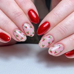 Holly Berry Nails, Elegant Christmas Nail Designs, Nail Art Short, Berry Nails, Opal Nails, Nail Looks, Red Christmas Nails, Plaid Nails