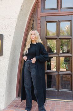 Black Cardigan Outfit, Long Cardigan Outfit, Long Oversized Cardigan, Corporate Baddie, Long Black Cardigan, Cardigan Outfit, Mode Turban, Black Cardigan Sweater, Skandinavian Fashion