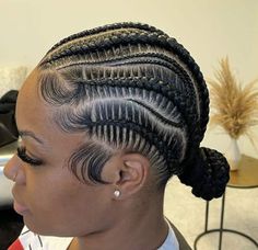 Trending Braids Hairstyles, Cornrows Bun, Stitch Braids Hairstyles, Head Braids, Short Braid Hairstyles, Layer Feed, Short Braid, Black Hair Bun, Cornrows With Box Braids