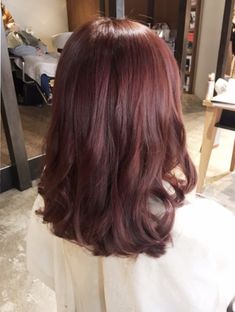 Blowout Burgundy Hair Color, Subtle Red Hair, Short Dark Red Hair, Red Hair Inspo, Wine Hair, Dyed Natural Hair, Haircuts Straight Hair, Burgundy Hair, Baby Boomer