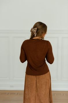 A flattering long sleeve top for fall anyone? The 'Toma' top comes in the most beautiful brown shade, and is ideal for layering with all of your autumn outfits this season! Easily dressed up or down, wear it on a date night, or out to run errands with the kiddos. 68% Tencel, 32% Wool Hand Wash Cold Hang or Lay Flat to Dry Do Not Bleach Cool Iron If Needed Model Height 5'6" | Wearing Size Small, paired with our Layering Tank in Almond Wearing the 'Toma' Lettuce Hem Layering Top in brown with the Brown Shade, Lettuce Hem, Layering Tanks, Autumn Outfits, Brown Shades, Layered Tops, Skirt Leggings, Sheer Fabrics, Blouse Dress