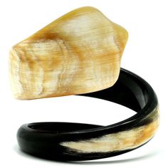 Lightweight Horn Large Snake Cuff ✔️100% Natural Materials ♻️ ✔️ ElGalponPR Beachy Clothes, Large Snake, Horn Jewelry, Modern Mom, Dope Jewelry, Jewelry Boards, Classy Jewelry, Dark Color, Chic Accessories