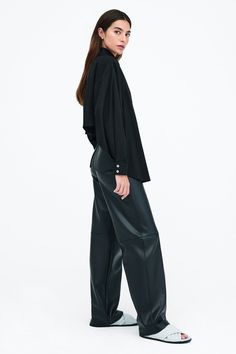 Our Ezra Shirt is a capsule wardrobe dream for your closet. Crafted from 100% crisp European poplin cotton, she offers a classic button-up silhouette in front, but with a cropped back for modern edge. Say hello, as well, to her diagonal seams at the front, sleek collar and long dolman sleeves finished with mother-of-pearl button cuffs. Wear Ezra tucked, tied or open and free—she never fails to inspire new looks.[SPLIT] Rocio, in black and in light blue, is 5'9.5" (175 cm) tall, wearing size XS. Modern Collared Cropped Shirt For Work, Chic Button-up Cropped Workwear Shirt, Chic Button-up Cropped Shirt For Work, Chic Collared Cropped Shirt For Work, Chic Relaxed Fit Button-up Cropped Shirt, Chic Relaxed Fit Cropped Button-up Shirt, Chic Cropped Button-up Shirt With Relaxed Fit, Modern Cropped Shirt For Spring Workwear, Modern Cropped Shirt For Work