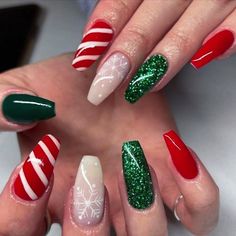 Christmas Nail Designs Acrylic, Kutek Disney, Red Christmas Nails, Polish Art, Nail Candy, Seasonal Nails