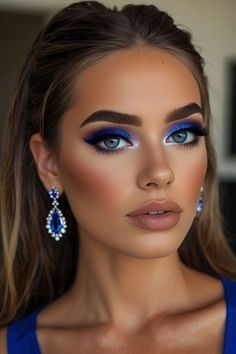 Eyes Makeup Video, Makeup Aesthetic Ideas, Winter Eyeshadow, Grunge Makeup Tutorial, Fall Wedding Makeup, Beauty And The Beast Costume, Red Carpet Makeup, Galaxy Makeup