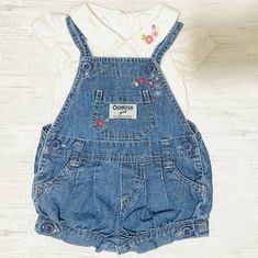 OshKosh Girl Overalls Bubble Romper Shortalls Blue Flower Vestbak with match matching top 2-piece set Size: 6 months Both items are in excellent condition with no flaws. 100% Cotton Embroidered flowers around chest pocket 2 buttons at the end of the straps to adjust size Spring Playtime Overalls With Bib Front, Spring Playtime Overalls, Blue Overalls For Playtime In Spring, Cute Blue Bib Front Overalls, Blue Shortalls For Spring Playtime, Cute Blue Sleeveless Overalls, Girls Overalls, Vintage Baby Clothes