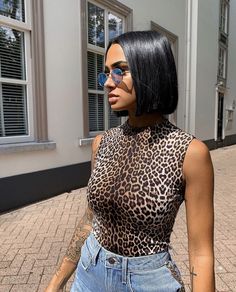 Bob Haircut Outfit, Dark Bob Hairstyles, Haircut Outfit, Dark Bob, How To Grow Hair, Sleek Short Hair, Bob Haircut For Round Face, Surprise Surprise, Short Brown Hair