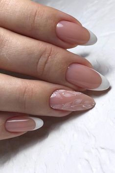 Bridal Nails Wedding Almond, Neutral Nails Floral, Wedding Guests Nails, Wedding Finger Nails, Bride Almond Nails, Boho Wedding Nails For Bride, Oval Wedding Nails, Unique Wedding Nails For Bride, Wedding Nails Boho