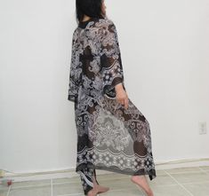 Black white kimono, motif print robe, mother day kimono, hot topic style robe, free-flowing robe, feminine topper, cardigan duster #LonglineRobe #HotTopicStyleRobe #BalmyDayJacket #FeminineTopper #MotifPrintRobe #BlackWhiteKimono #FreeFlowingRobe #MotherDayKimono #CardiganDuster #BreezySummerRobe Sheer Robe, White Kimono, Cardigan Long, Free Flowing, Black Trim, Hot Topic