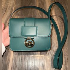 Beautiful Emerald/Forest Green Shoulder Bag With Pale Gold Hardware. Brand New, Never Used, Only Defect Is A Tiny Surface Scratch On The Bottom Right Of The Front Of The Bag (Barely Noticeable!) Retails For $590! Comes With Dust Bag :) Formal Green Bag With Turn-lock Closure, Green Rectangular Bag With Turn-lock Closure, Longchamp Box Trot, Green Shoulder Bag, Emerald Forest, Longchamp Handbags, Longchamp Bags, Pale Gold, Capsule Wardrobe