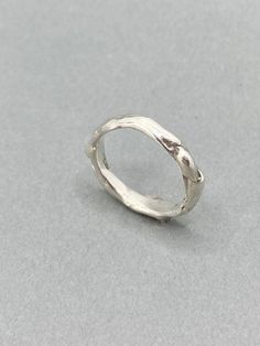 This organic shaped ring draws inspiration from love for nature and natural forms. Every piece is unique and individually made by hand! Organic Shaped Rings, Organic Wedding Ring, Recycled Ring, Eye Ring Silver, Cute Ring, Boho Style Earrings, Silver Eye, Organic Wedding, Zierlicher Ring