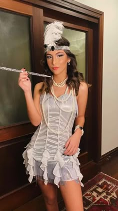 Short White Flapper Dress, White Flapper Costume, The Roaring 20s Aesthetic Party, Flapper Halloween Costumes, 20s Theme Party Outfit, 20s Halloween Costume, Flapper Girl Halloween Costume, Roaring 20s Party Outfit, Flapper Girl Costumes