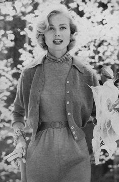 Carole Lombard| Casual Autumn/Winter Sweater Styles | Vintage Styles | Turtleneck Outfit 40s Mode, Klasik Hollywood, 1950 Style, Fashion 60s, Glamour Vintage, Carole Lombard, Sixties Fashion, Look Retro