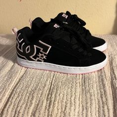 Brand new never worn DC shoes Court Graffik size 5.5 women’s US Dc Court Graffik, Dc Sneakers, Dc Shoes Women, Pretty Sneakers, Dc Shoes