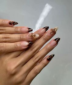 Fall Acrylic Nail Designs Almond, Brown Theme Nails, Brown Gold Nails Design, Sade Nails Art, Kayli Boyle Nails, Nail Inspo Almond Fall, Brown And Gold Acrylic Nails, Almond Nails Designs Brown, Cute Gel Nails For Fall