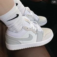 Aesthetic White Sneakers, Nike Jordan Mujer, Sneakers Fashion Nike, Zapatillas Aesthetic, Tenis Nike Jordan, Tenis Aesthetic, Jordans Aesthetic, Nike Aesthetic, Nike Tenis