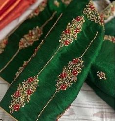 Cross Lines Maggam Work Designs, Threadwork Blouse Designs, Simple Latest Maggam Work Designs, Latest Aari Work Blouse Designs, Maggam Work Blouse Designs Latest, Blouse Sleeve Designs, Zardosi Work Blouse, Magam Work