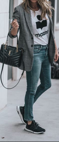 Black N White Blazer Outfit, Blazer Tennis Shoes Outfit, Black And White Plaid Blazer Outfit, Black And White Blazer Outfit, Isabella Marant, Plaid Blazer Outfit Women, Houndstooth Blazer Outfit, Blazer Outfits Street Style, Grey Blazer Women