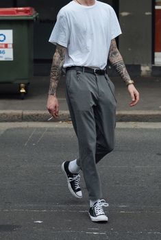 Vans Pants Outfit Men, Fixie Outfits Men, Men’s Vans Outfit, Barista Outfit Men, Vans Era Outfit Men, Vans Era Outfit, Barista Outfit Aesthetic, Ootd Korean Style Men, Modern Emo