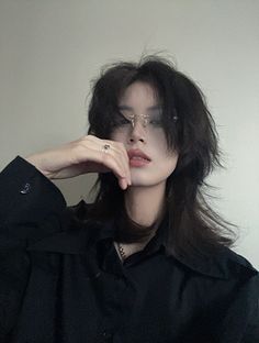 Hairstyle For People With Glasses, Masculine Asian Women, Edgy Selfies, Messy Wolfcut, Boyish Hairstyle, Black Blazer White Shirt, Tomboy Long Hair, Blazer White Shirt, Asian Tomboy