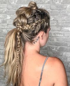 Heavy Metal Hairstyles Woman, Viking Womens Hairstyles, Dance Performance Hairstyles, Short Viking Hair, Nordic Braids Women, Short Viking Hair Women, Warrior Hairstyles, Viking Hairstyles Women, Viking Wedding Hair