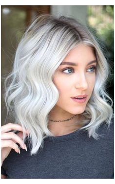 Short White Hair, Wavy Bob Haircuts, White Hair Color, White Blonde Hair, Balayage Blonde, Platinum Hair