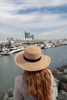 This hat is made in XL size with an adjustable inner drawstring so the XL size could be made to fit from a 58cm-61cm size head comfortably. A perfect statement when traveling, lightweight, easy to pack and easily fits different style outfits making it the first choice for any travel trip. #besttravelhat #vacationhats Beach Vacation Tips, Raffia Sun Hat, Hat Inspiration, Trendy Spring Outfits, Ascot Hats, Beach Vacation Outfits, Travel Hat, Fashion Petite, Wide Brim Sun Hat