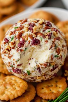 Pecan Cheeseball Recipe, Cheese Ball Display, Dessert Cheese Ball Christmas, Cheese Ball For Christmas, Cheese Ball Recipes Easy Christmas, Holiday Cheese Ball Recipes, Easy Finger Foods For Christmas Party, Cheeseball Christmas, Christmas Cheese Ball Recipes