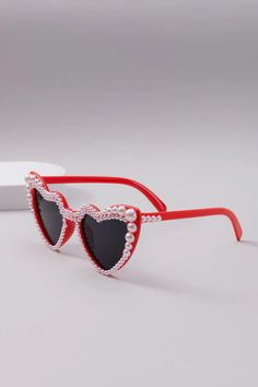 • Stylish Design :These sunglasses feature a trendy pearl party heart design, perfect for those who want to stand out in the crowd. They are a cross-border trend, making them a hot choice among adults. • High-Quality Material :Made in Mainland China, these sunglasses are crafted from high-quality materials, ensuring durability and longevity. They are not just fashionable but also comfortable to wear. • Versatile Accessory :These sunglasses are not just a piece of eyewear but a fashion accessory that can enhance your overall look. They are suitable for various occasions, from casual outings to formal events. • Adult Suitable :Designed specifically for adults, these sunglasses offer a mature and sophisticated style. They are perfect for those who appreciate fashion and style. • Wholesale Ava Sun Glasses Women, Pearl Party, Teeth Jewelry, Glasses Women, Leather Boot Shoes, Diamond Quartz, Leather Flat Shoes, Korean Fashion Trends, Square Diamond