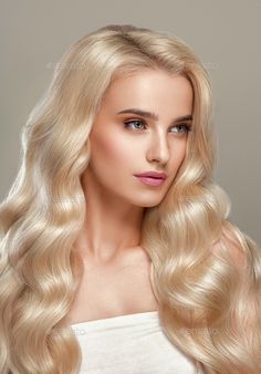 Blonde Model Female, Hairstyle Poses, Blonde Hair Woman, Headshots Modeling, Hairstyle Wavy, Blond Model, Wavy Long Hair, Wavy Blonde Hair, Curly Hair Model