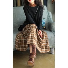 Features: Style: Vintage Material: Polyester Occasion: Daily Waistline: Natural Pattern: Plaid Type: Vintage Women Skirts Season: Summer SIZE Bust Hips Length cm inch cm inch cm inch One Size 70-102 28-40 160 63 78 31 Black Casual Skirt For Fall, Casual Black Skirt For Fall, Elastic Waist Skirt Pattern, Coffee Outfit, Black And White Coffee, Elastic Waist Skirt, Black Midi Skirt, Plaid Fashion, Plaid Fabric