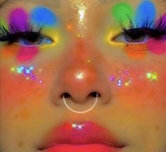 Cute Easy Makeup Looks Colorful, Bright Color Eyeshadow Looks, Indie Makeup Looks, Kidcore Makeup, Makeup Ideas Colorful, Vibrant Makeup, Indie Makeup, Cute Eye Makeup, Pride Makeup