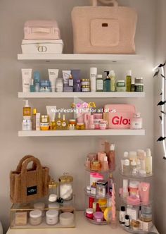 Makeup Station, Serious Skin Care, Beauty Room Design, Shower Organization, The Beauty Department, Pretty Skin Care, Beauty Goals, Diy Skincare, Pretty Skin