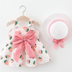 Introduce a playful addition to your little one's wardrobe with our Strawberry Summer Dress With Sun Hat. This ensemble combines comfort and charming design, ideal for warm-weather outings. Featuring a bright strawberry pattern on a crisp white background, the dress includes adjustable straps and a generous bow in a contrasting pink hue. Features: Material: Made from soft cotton, perfect for ensuring comfort and ease of movement for toddlers. Design: Features a lively strawberry print with a pro Strawberry Print Dress, Baby Kostüm, Strawberry Summer, Strawberry Dress, Toddler Dresses, Perfect Summer Outfit, Baby Girl Outfit, Baby 1st Birthday, Cute Princess