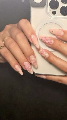 Oval Nails Long Design, Leah Halton Nails, Khloe Kardashian Nails, Summer Nails Square, Trendy Almond Nails, Short Summer Nails, Paznokcie Hello Kitty, Gold Gel Nails, Almond Gel Nails