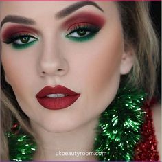 Christmas Elf Makeup Ideas, Christmas Make Up Idea, Red And Green Makeup Looks, Red And Green Eye Makeup, Green And Red Makeup, Green Christmas Makeup, Christmas Tree Makeup