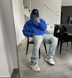 How To Style Yeezy Foam Runner, Yeezy 450 Outfit Men, Foam Rnnr Outfits, Yezzy Outfits Men, Yeezy Shoes Outfit Men, Blue Streetwear Outfit Men, Men Outfit Inspiration Casual