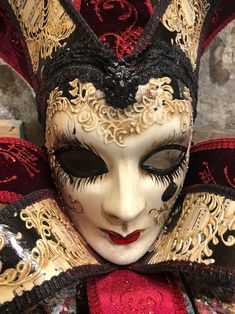 Máscara de bufón veneciano Máscara de carnaval creada y - Etsy Argentina Venetian Jester, Jester Mask, Joker Mask, Carnival Mask, Costume Masks, Venetian Mask, Carnival Masks, Costume Mask, Mask Making