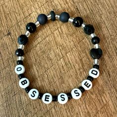 Things To Put On Bracelets Words, Bracelet Ideas Olivia Rodrigo, Olivia Rodrigo Jewelry, Olivia Rodrigo Friendship Bracelet, Fandom Bracelets, Olivia Rodrigo Bracelet Ideas Guts, Sour Bracelets Olivia Rodrigo, Oliva Rodrigo Bracelet