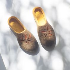 Felted Slippers Women home shoes Yellow Brown Orange Brown Felt Slippers With Round Toe, Brown Slippers With Soft Sole And Round Toe, Comfortable Felt Clogs With Round Toe, Comfortable Brown Slippers With Rubber Sole, Brown Slip-on Felt Slippers, Brown Round Toe Slippers With Soft Sole, Brown Closed Toe Slippers With Rubber Sole, Brown Non-slip Comfortable Slippers, Brown Round Toe Clogs For Indoor