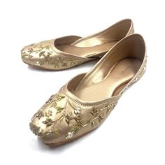 Comfortable gold vegan leather juttis for you ! Perfect for your ethnic attires. Handcrafted with pillow cushion insoles to provide all day comfort ! Diwali Reception Flats, Bollywood Style Festive Flats For Reception, Gold Flats With Handwork For Transitional Season, Festive Embroidered Flats For Reception, Gold Flats For Festive Occasions, Festive Closed Toe Ballet Flats, Bollywood Style Gold Flats For Festive Season, Gold Flats For Diwali Festive, Gold Flats With Dori Work For Festive Occasions