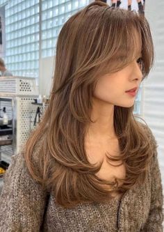 Chic and Trendy Korean Haircut Ideas: 4. Butterfly Haircut: Light and Airy Butterfly Haircut Front And Back, Korean Butterfly Haircut, Airy Haircut, Korean Layered Haircut, Butterfly Haircut With Curtain Bangs, Korean Haircut Long, Airy Bangs, Popular Hair Colors