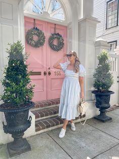 Charleston Outfits, Dress And Sneakers, Travel Style Spring, Atlanta Style, Dress And Sneakers Outfit, Charleston Style, Atlanta Fashion, Beautiful Maxi Dresses, Spring Trip