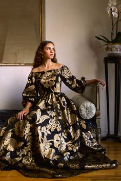 Barbara Tfank Fall 2023 Ready-to-Wear Collection | Vogue Gold Silk, Silk Organza, Fashion Event