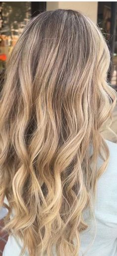 Hairstyles For Dances Medium Hair, Pretty Curls For Long Hair, Lived In Curls, Loose Curls Blonde Hair, Different Types Of Curled Hair, Wavy Hair Curling Iron Beach Waves, Loose Waves Medium Length Hair, Big Beach Waves Hair, Beachy Waves Wedding Hair