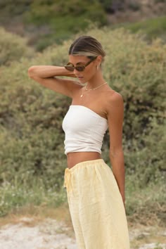 This Warm Sun Cotton Ruched Tube Top is not only flattering, but also incredibly stretchy, providing both comfort and style. Pair it with our "To The Beach" pants for a complete and versatile look. Tube Top Pants Outfit, Cream Tube Top Outfit, Beach Pants Outfit, Beach Cover Up Outfit, Yellow Top Outfit, Boho Beach Outfit, Maternity Lounge Wear, Tube Top Outfits, Summer Pjs