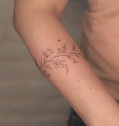 Wrist Tatoo, Beautiful Flower Tattoos, Writing Tattoos, I Feel Pretty, Fine Line Tattoos, Floral Wraps, Feel Pretty, Line Tattoos, Beautiful Flower