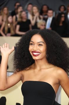 4c African Natural Hair, Yara Shahidi Outfits, Yara Shahidi, Sag Awards, Natural Hair Inspiration, Natural Hair Tips, Different Hairstyles, Celebrity Hairstyles, Afro Hairstyles