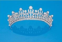 1940's a late art deco tiara. Featuring a diamond base; topped with multiple pinnacles made of baguette-cut diamonds and topped with circular diamonds, at least nine of which have hanging scrolls, or diamond ribbons on either side. Diamond Diadem, Beautiful Headpieces, Tiara Diamond, Vintage Tiara